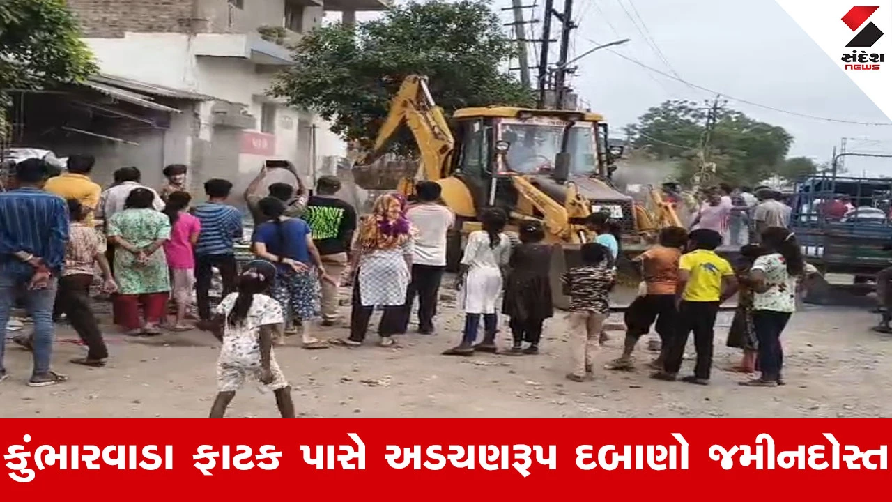 ભાવનગર: નોટિસ વિના દબાણ હટાવતાં કુંભારવાડામાં ભારે રોષ, સ્થાનિકોએ તંત્ર સામે ગંભીર આરોપો કર્યા