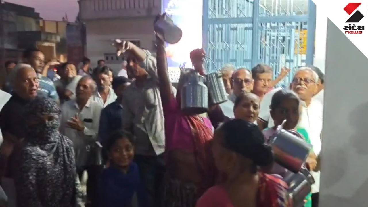 Mehsana News: Controversy Over Milk Sale at Sipor Village Dairy, Villagers Threaten Lockout