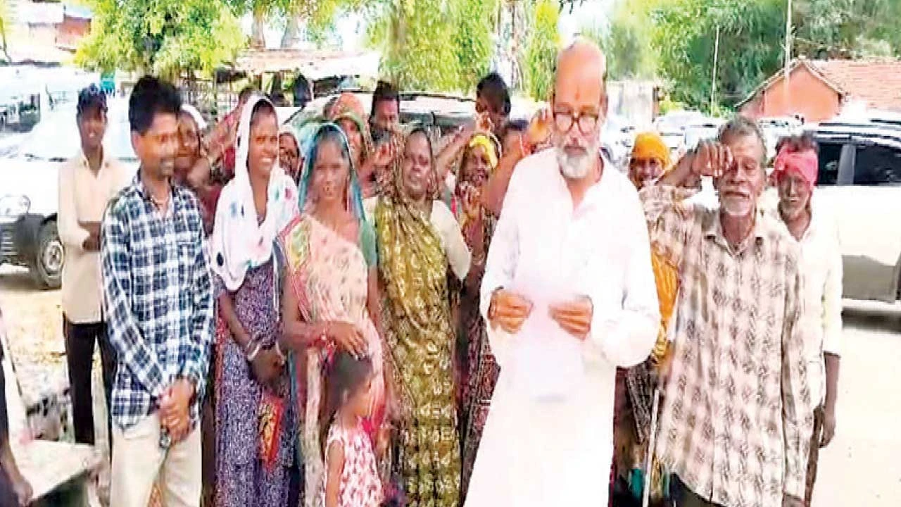 Vadodara: વાઘોડિયા તાલુકાના ફલોડ ગામના નવી નગરીના રહીશો પ્રાથમિક સુવિધાથી વંચિત