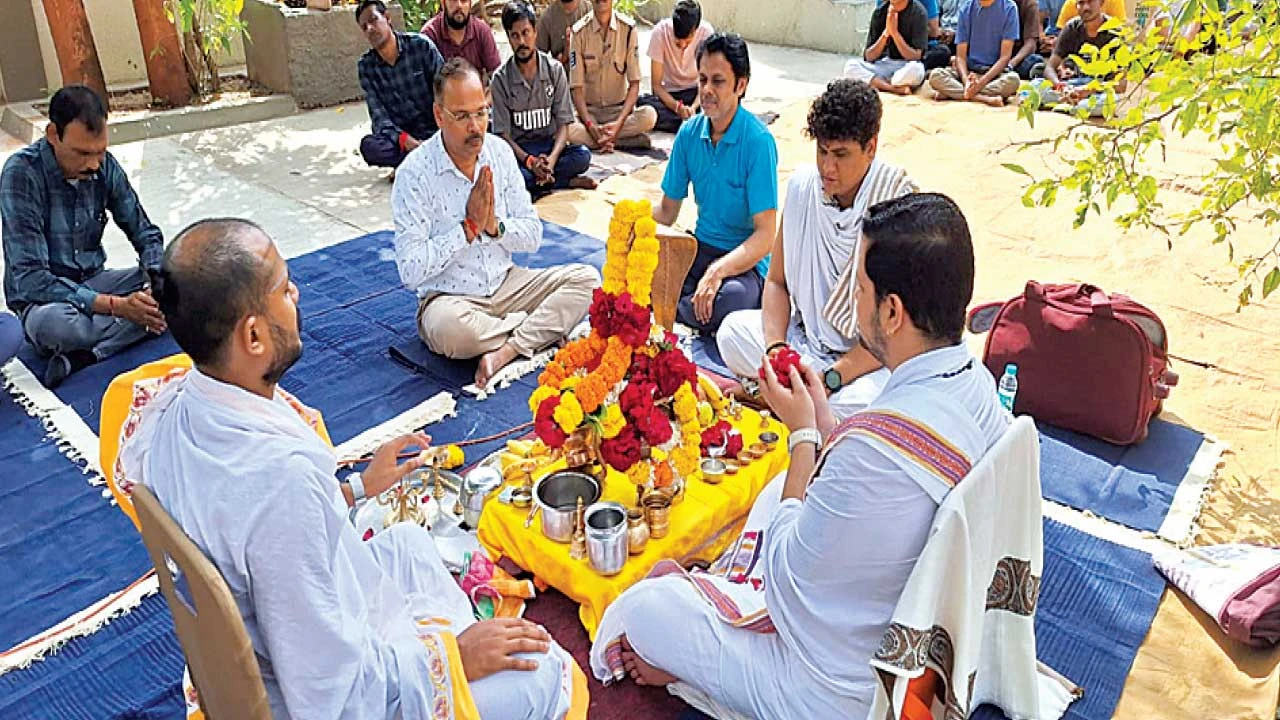 Bharuch: જિલ્લા જેલમાં શ્રાવણ નિમિત્તે વૈદિક રુદ્ર પૂજા યોજાઈ