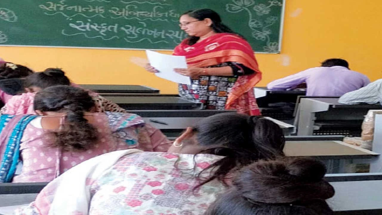 Chhota Udepur: નસવાડી કૉલેજમાં સંસ્કૃત સપ્તાહ નિમિતે સુલેખન સ્પર્ધા યોજાઇ