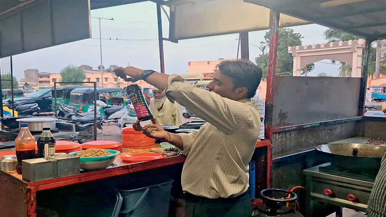 આણંદમાં ફૂડ વિભાગે અનેક મીઠાઈ તથા ફૂડ એકમો પર તવાઈ બોલાવી
