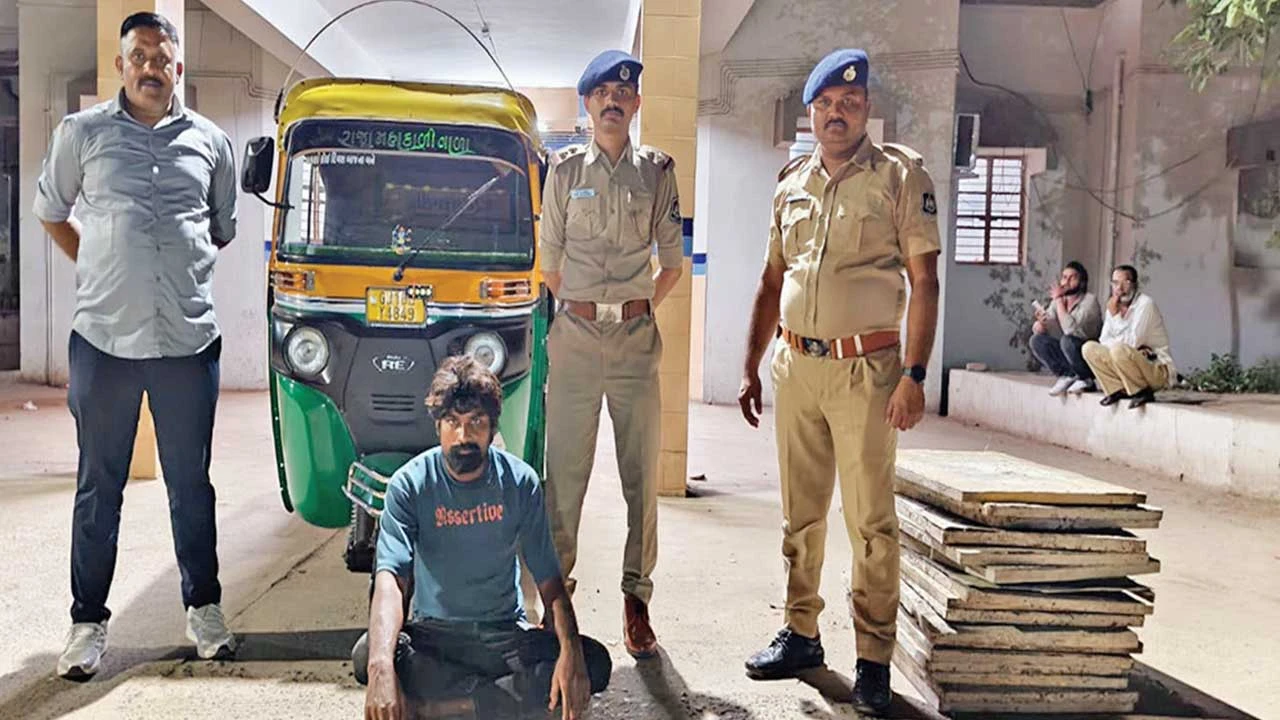 રિક્ષા ચોરી બાદ લોખંડના ફ્રેમ ચોરતા બે શખ્સો ઝડપાયા