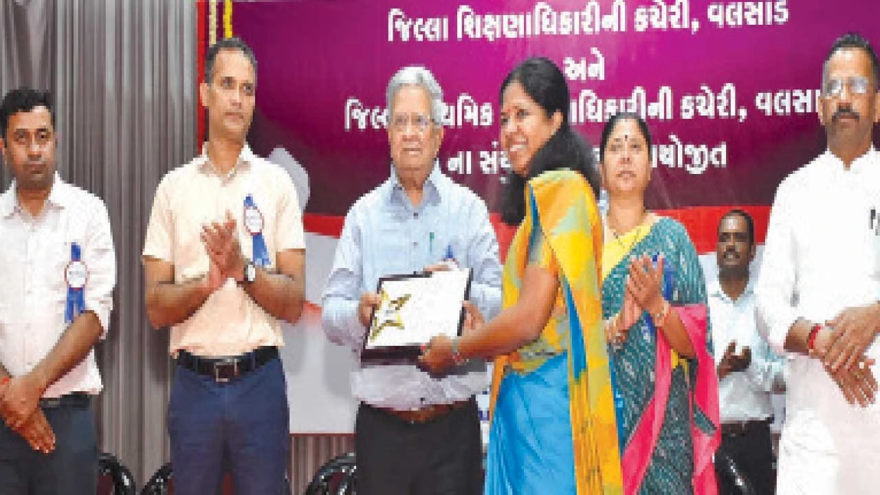 પારડીમાં શ્રેષ્ઠ શિક્ષક પારિતોષિક વિતરણ અને શિક્ષક દિનની ભવ્ય ઉજવણી