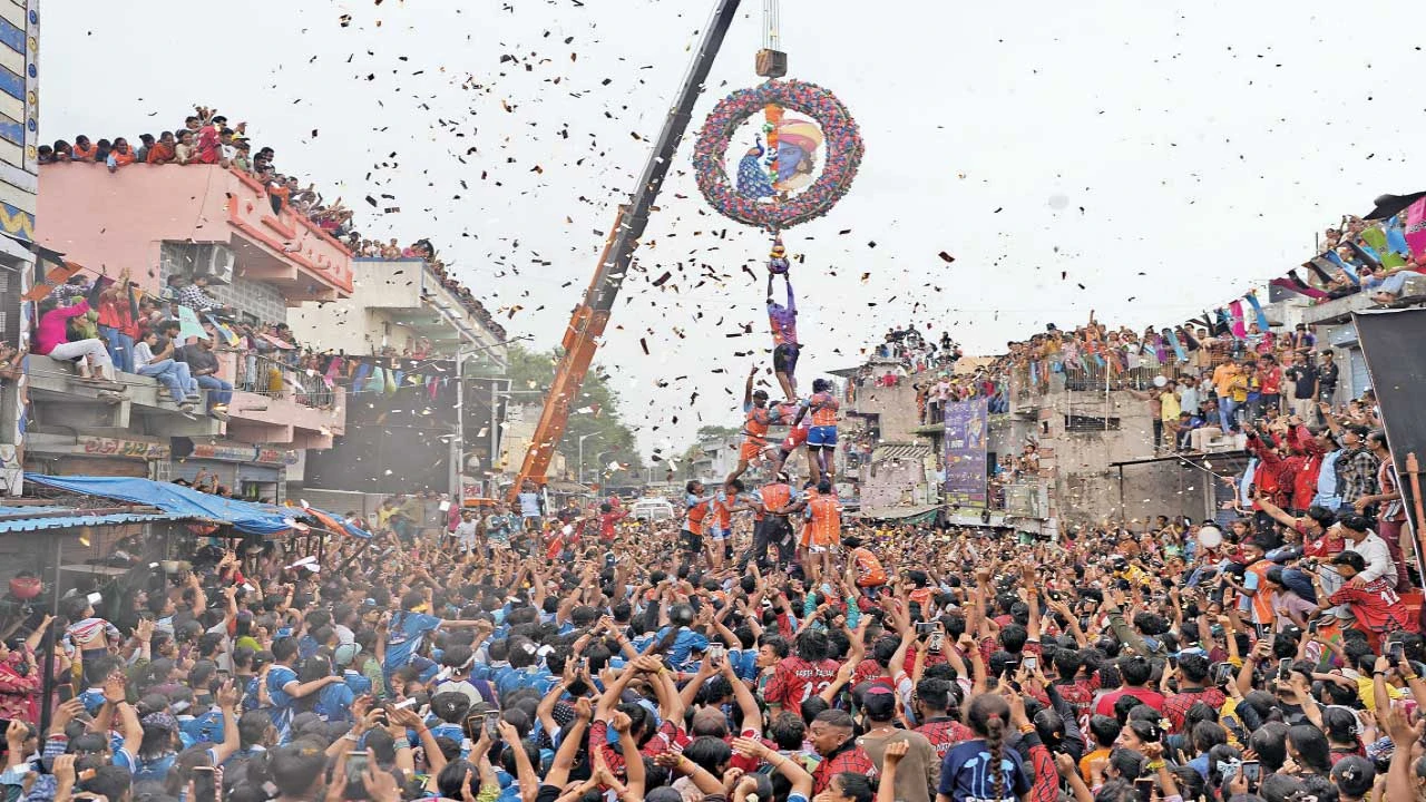 અમદાવાદમાં 'જય કનૈયાલાલ કી...' ના નાદ સાથે શ્રદ્ધાભેર જન્માષ્ટમીની ભવ્ય ઉજવણી