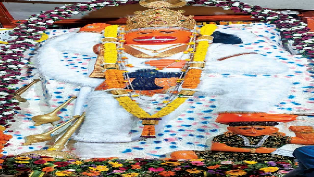 Bodeli: તાલુકાના સુપ્રસિદ્ધ ઝંડ હનુમાનધામ ખાતે મેળો યોજાયો