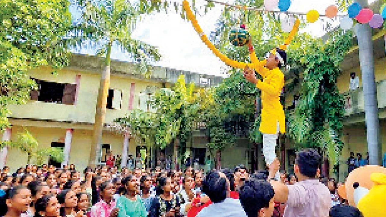 Godhra: સિમલિયાની પ્રકાશ મા.અને ઉ.મા. શાળામાં જન્માષ્ટમી