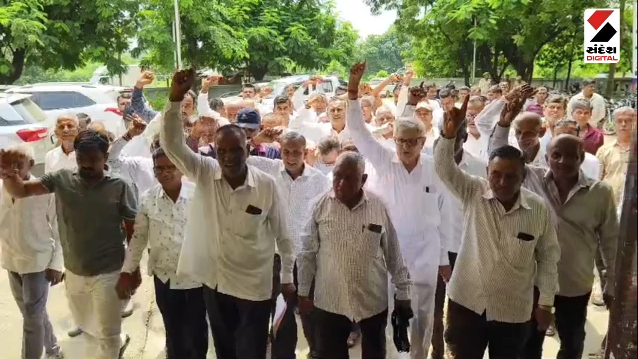 Mahisagar News: Khanpur Farmers Submit Memorandum Over Rain Shortage