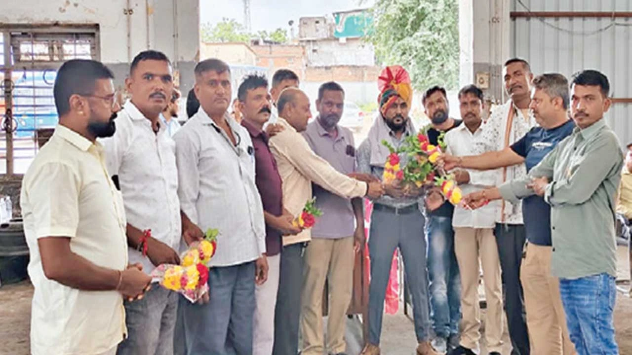Patan: સિદ્ધપુર ડેપો વર્કશોપમાં હેડ મિકેનિકનું પ્રમોશન મળતા શ્રી ક્ષત્રિય ઠાકોર મંડળ દ્વારા સન્માન કરાયું