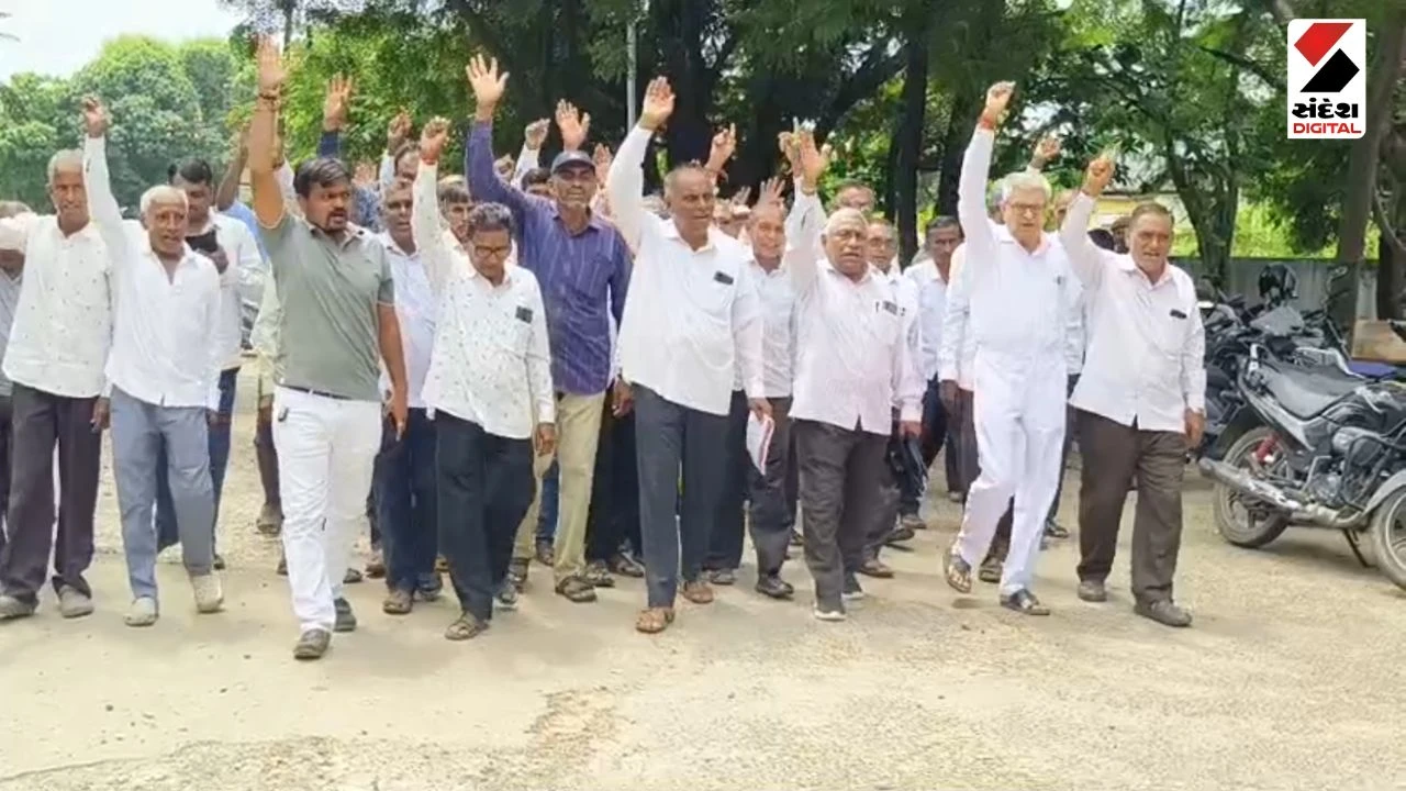 Mahisagar News: Khanpur Farmers Submit Memorandum Over Rain Shortage
