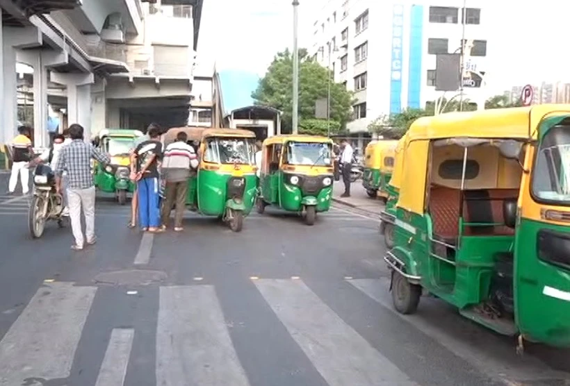 રિક્ષા ચાલકોની હડતાળનો દિવસ