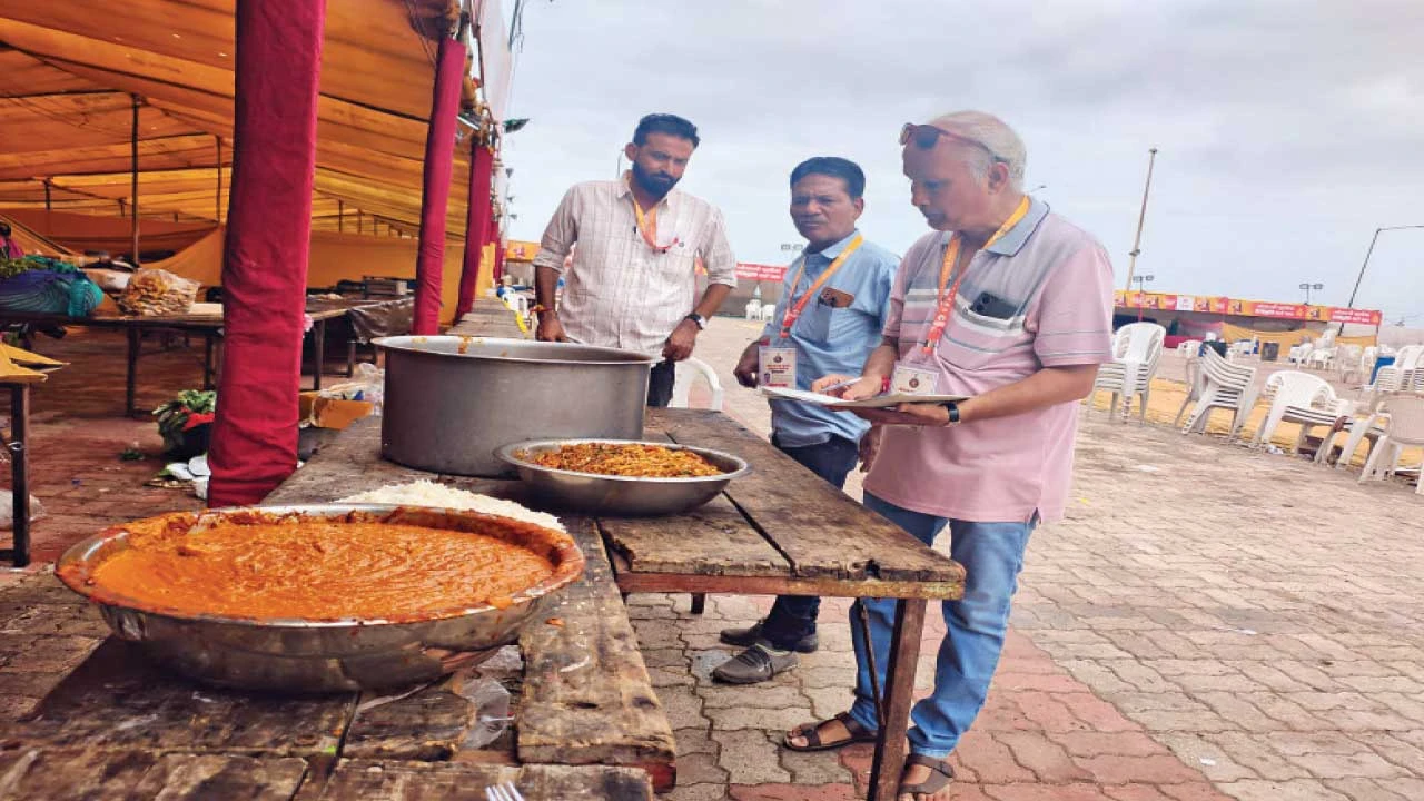 લોકમેળામાં 10 જગ્યાએથી 110 કિલોગ્રામ અખાદ્ય વાનગીઓ જપ્ત કરતું મનપાનું તંત્ર
