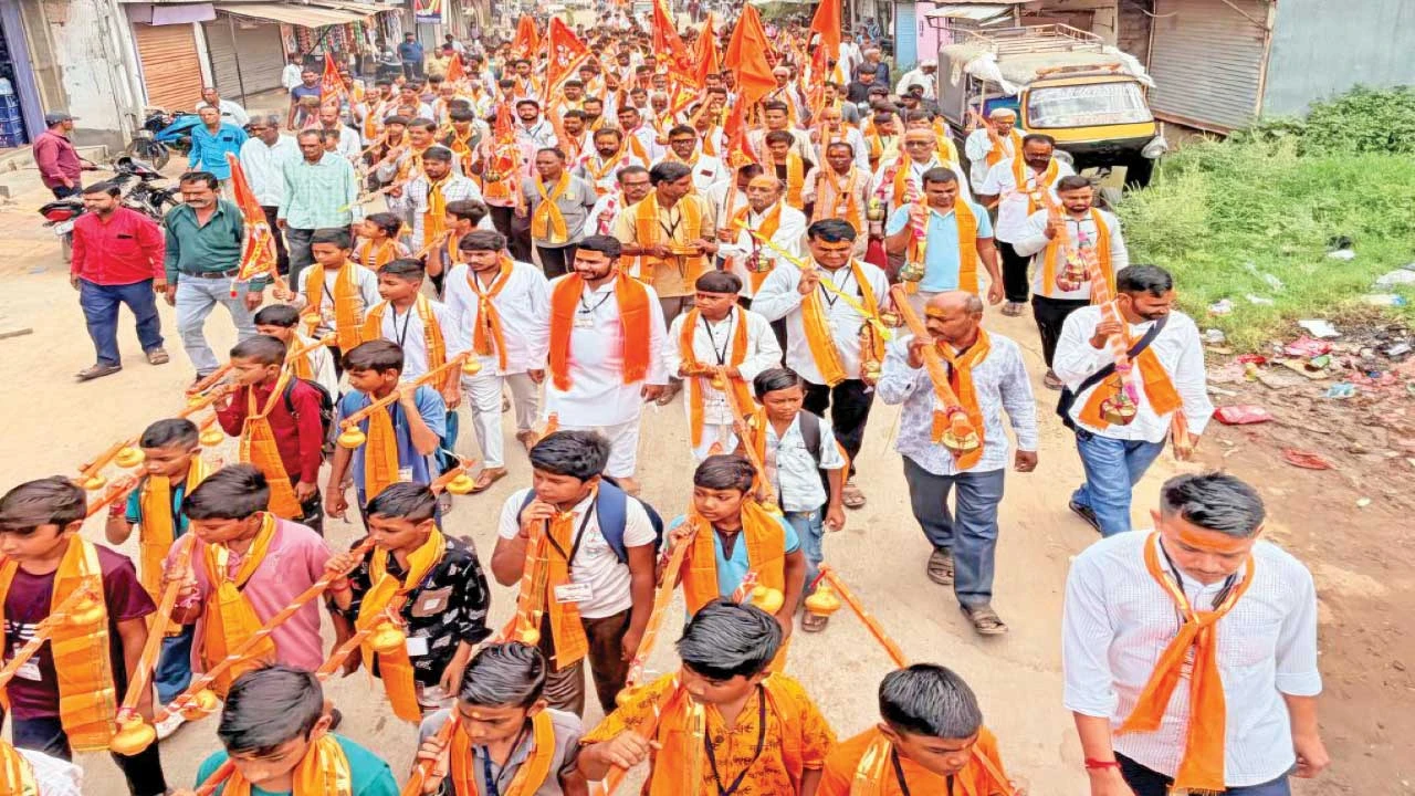 Jambusar: કારેલીથી નીકળેલી કાવડયાત્રામાં 500થી વધુ શિવ ભક્તો જોડાયા
