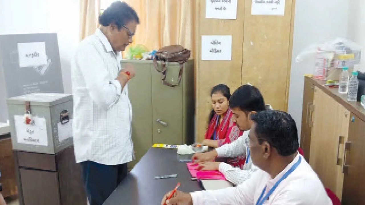 Vapi:પારડી APMCની ચૂંટણીમાં 99 ટકા મતદાન, આજે મતગણતરી