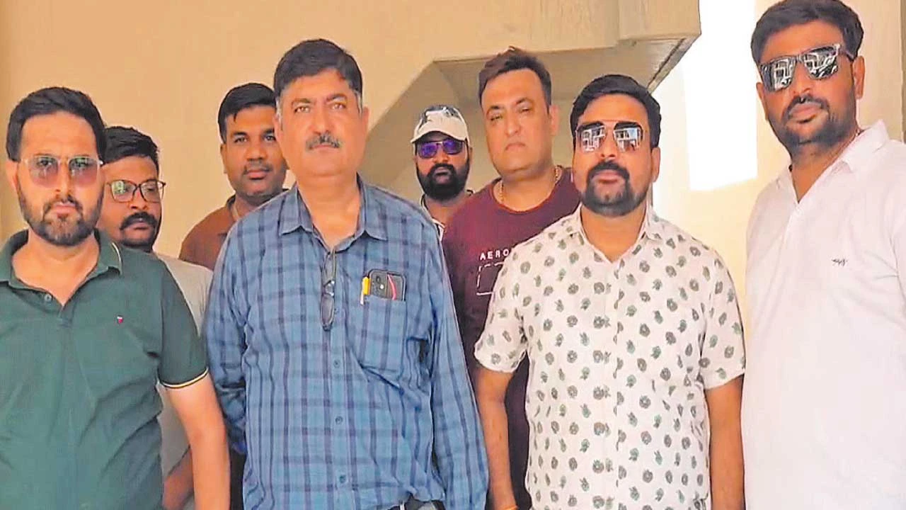 Godhra: વીજ પ્રવાહમાં વધઘટથી વીજ ઉપકરણોને નુકસાન