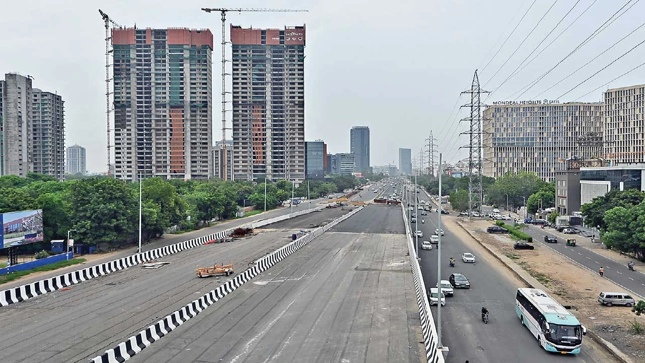 Ahmedabad : કર્ણાવતી બ્રિજ ખૂલતો નથી, સર્વિસ રોડ સુધરતો નથી