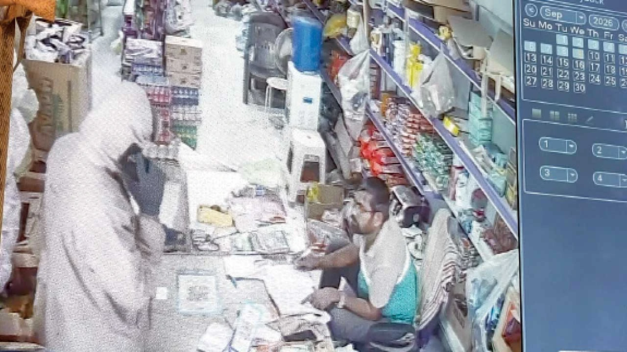 Bharuch: ગ્રાહકના સ્વાંગમાં ગઠિયો દુકાનમાંથી રૂા.15 લાખ ભરેલી બેગ ઉઠાવી ગયો