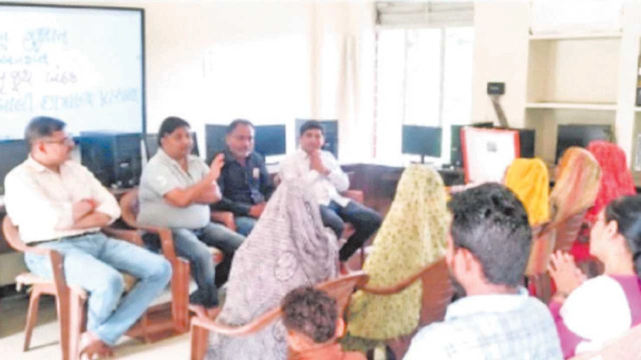 Godhra: અંબાલી પ્રા. શાળામાં માતૃ જૂથોના ટીમ લીડરોની માર્ગદર્શક બેઠક યોજાઈ