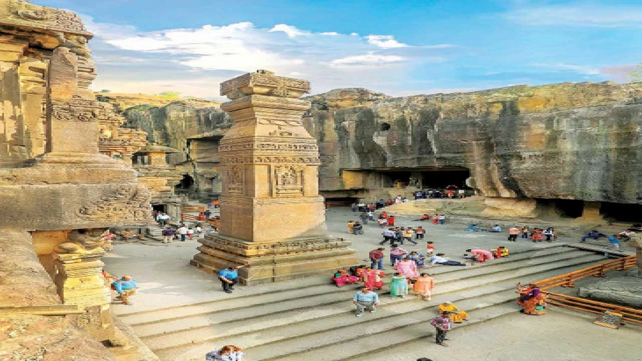 Vadodara: ઈલોરાની શિલ્પકલા અને સ્થાપત્યનો વૈભવ વ્યક્ત કરતી તસવીરો આકર્ષક