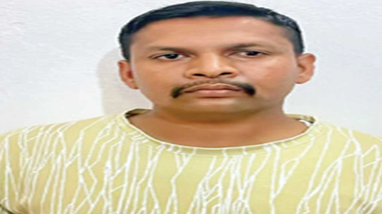 Chotila: પોલીસ મથકનો જમાદાર લાંચ લેતા ઝડપાયો