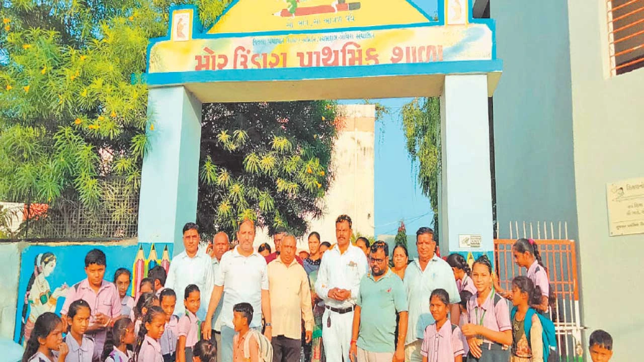 Panchmahal: શહેરા તાલુકાના મોર ઉંડારા પ્રાથમિક શાળામાંથી બે શિક્ષકોની ભાવભીની વિદાય અપાઈ
