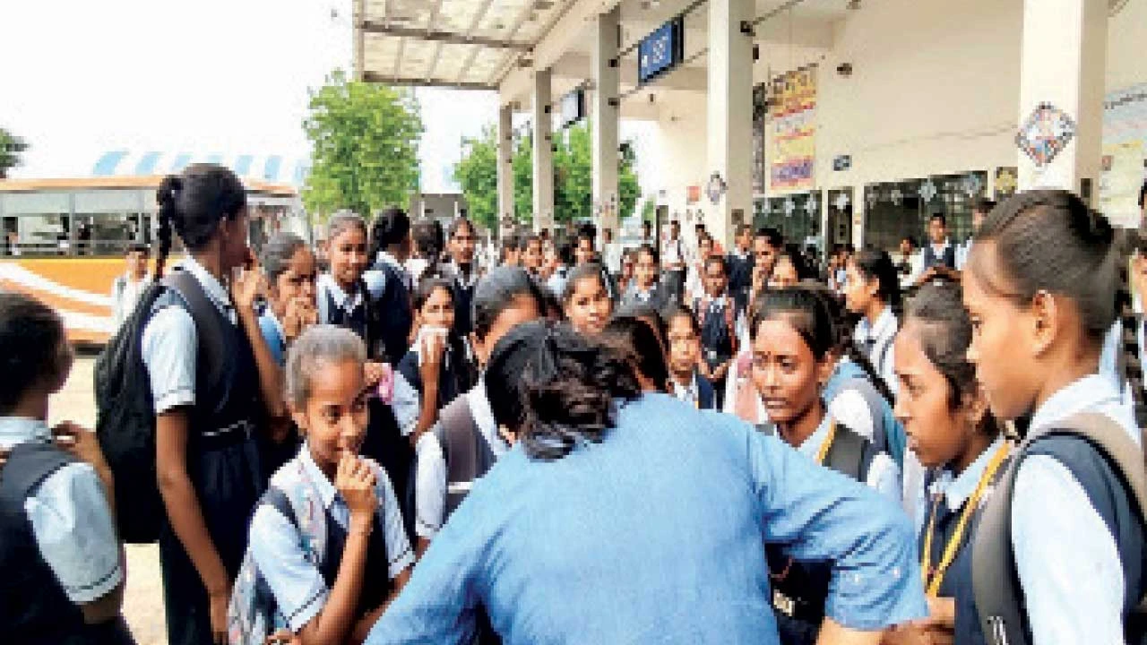 Chhota Udepur: બોડેલી-ક્વાંટ રોડ ઉપર સખાન્દ્રા-ધરોલિયા રૂટ પર બસ સેવાનો અભાવ