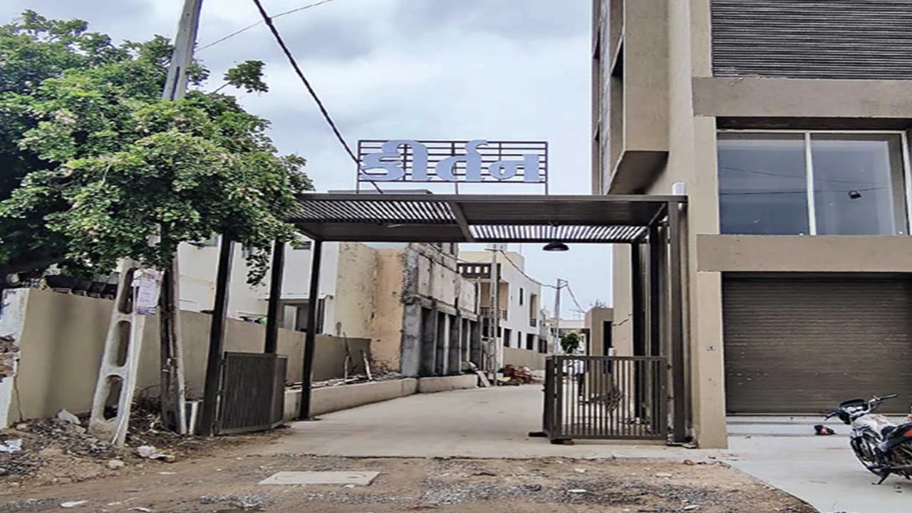 Dholka: કિર્તન એપાર્ટમેન્ટમાં ફાયર સેફ્ટી મુદ્દે તંત્રની નોટિસ