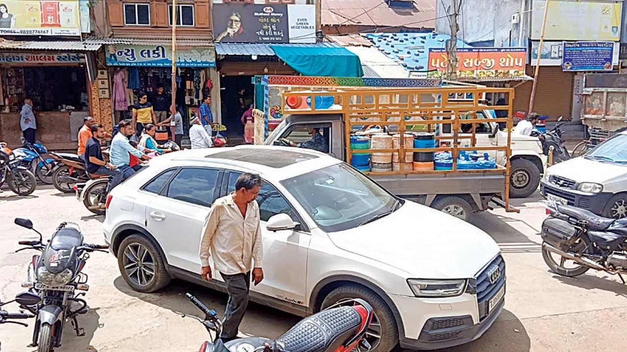 Palej: લારી-ગલ્લા હટાવાયાં છતાં ટ્રાફિકની સમસ્યા યથાવત