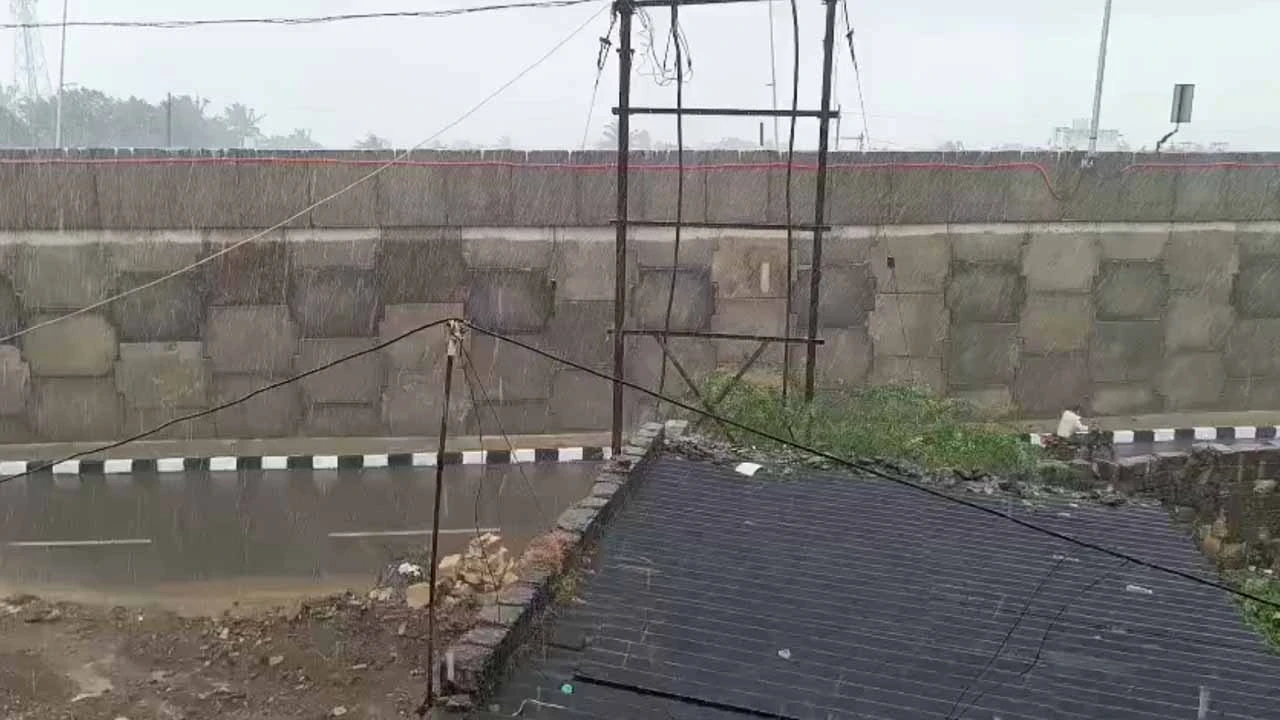 Rain in Amreli's Jafrabad after a long break
