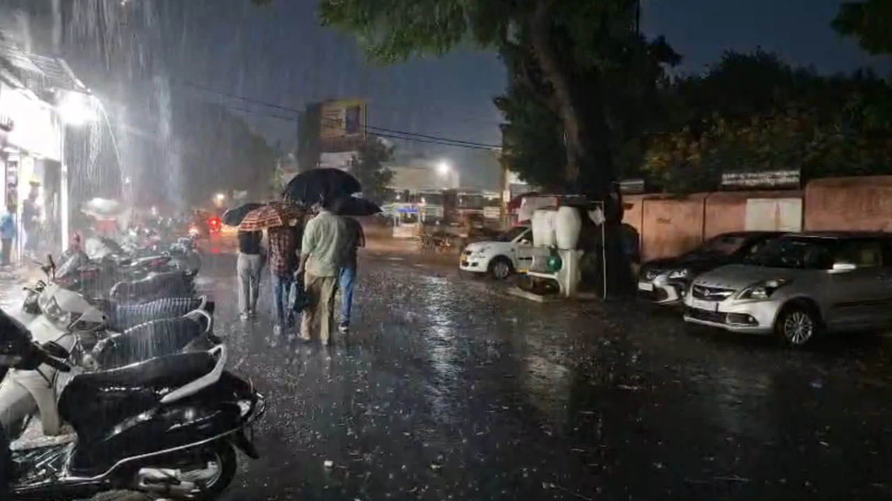 Torrential downpour in Anand