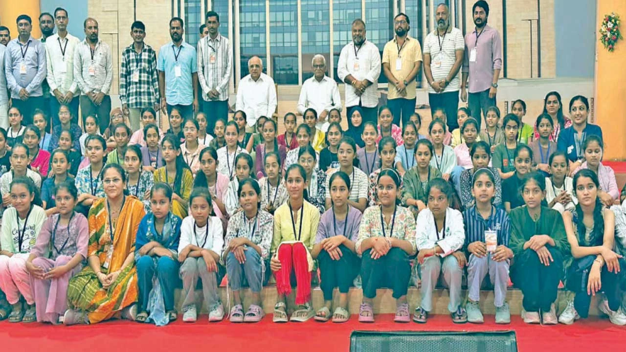 ગીર સોમનાથના તાલાલાના 400 તેજસ્વી વિદ્યાર્થીઓ માટે 'ગીરથી ગાંધીનગર' જ્ઞાન યાત્રા સફળ
