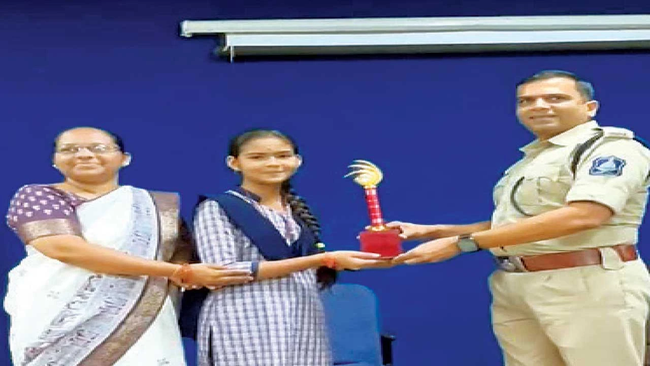 Panchmahal: પંચમહાલ જિલ્લા પોલીસ દ્વારા યોજાયેલી રાષ્ટ્રગીત સ્પર્ધામાં શહેરાની ધ્યાનવી પ્રથમ