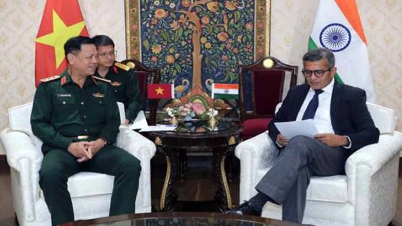 India-Vietnam defense meeting