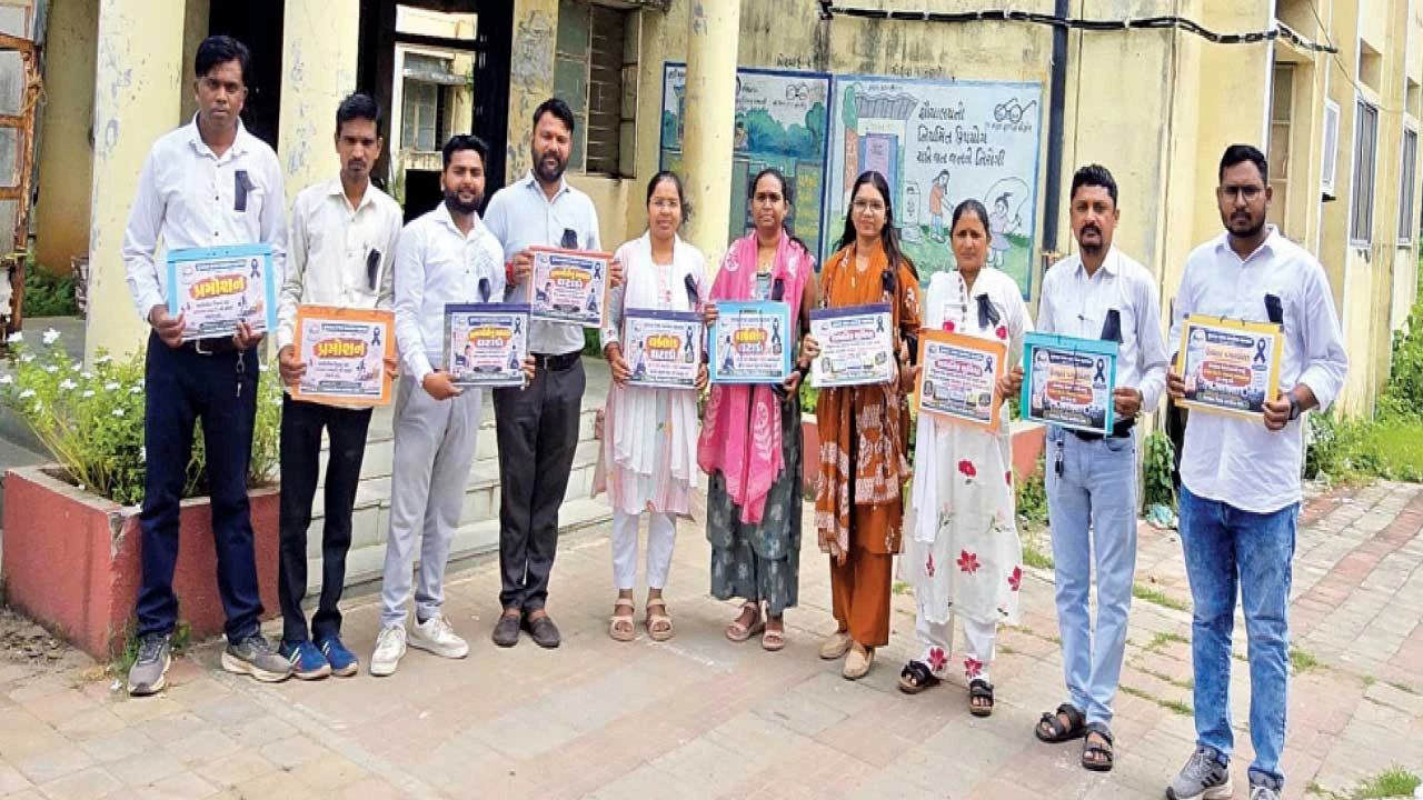 Panchmahal: પંચમહાલમાં ગ્રામસેવકોનું કાળી પટ્ટી ધારણ કરી વિરોધ પ્રદર્શન
