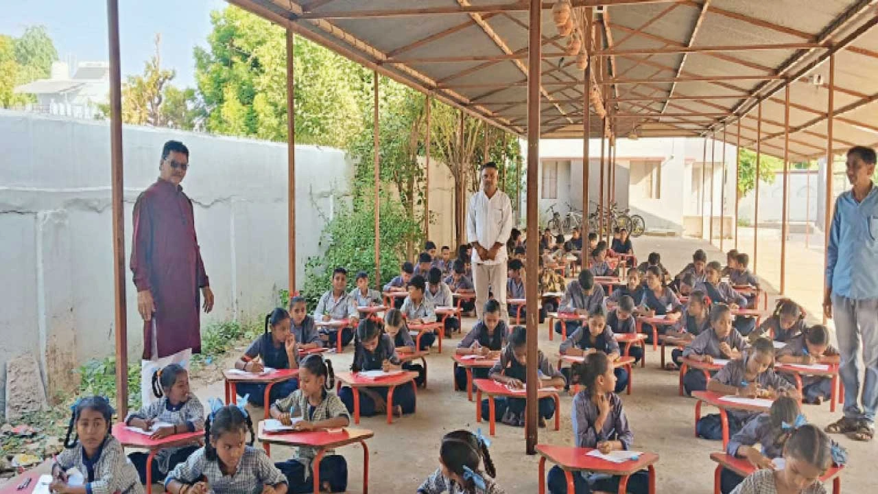 Tharad: ભાભર જૂના પે. કે.શાળાના બાળકો માટે ભારત કો જાનો પરીક્ષાનું આયોજન કરાયું