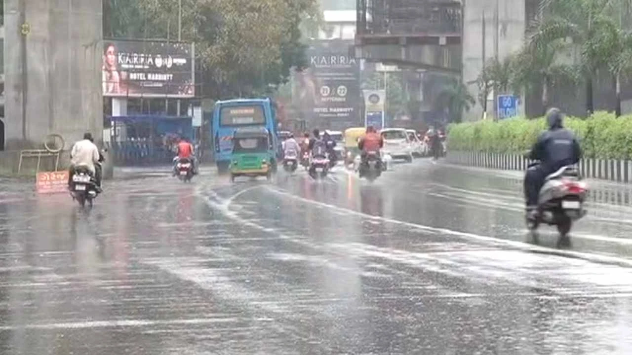 Rains return with a bang in Surat