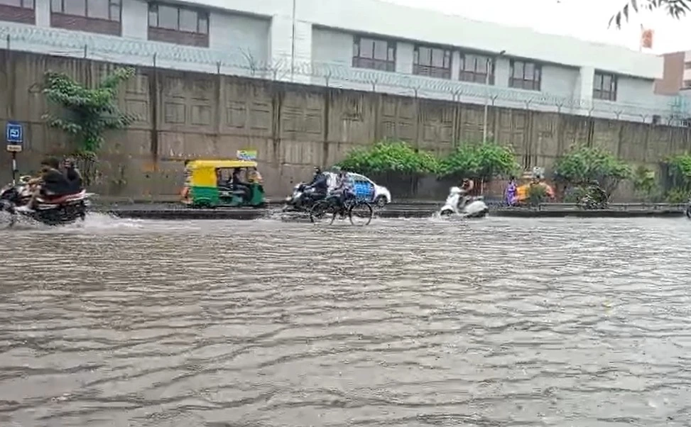 અમદાવાદના દે ધનાધન