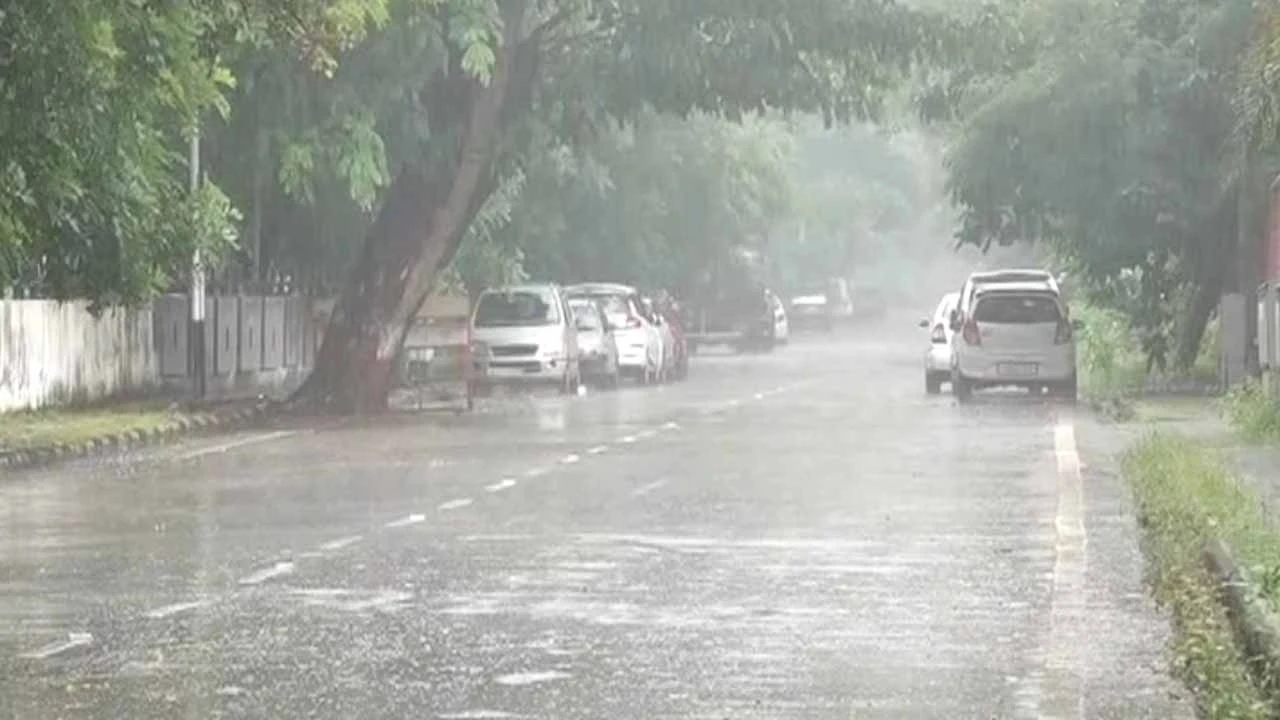 Rains return with a bang in Surat