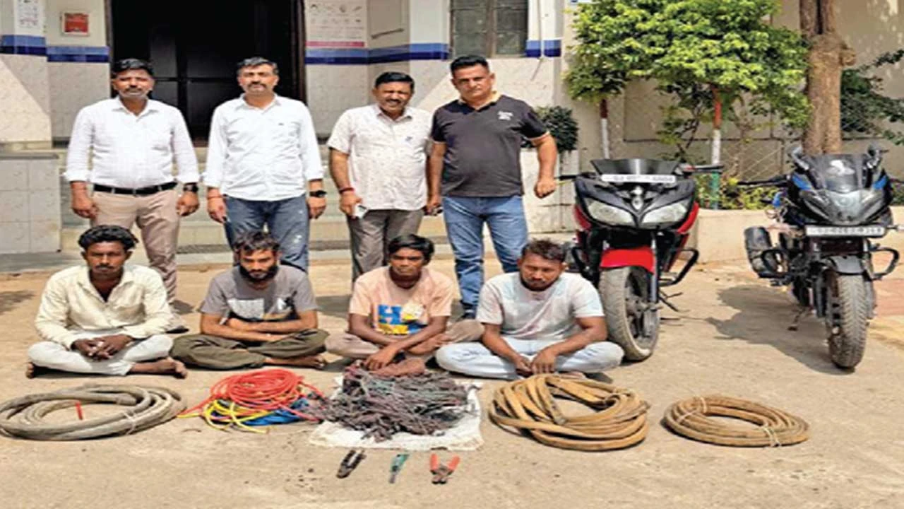 મહેસાણાના લાંઘણજમાં બોરના કેબલ વાયર ચોરતી ટોળકી ઝડપાઈ