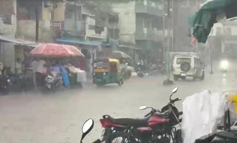 પોસિનામાં વરસાદ