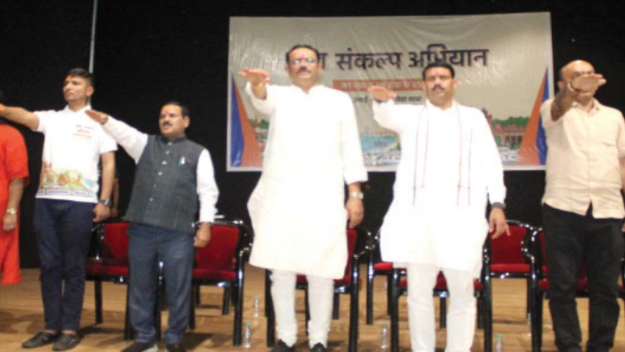 Mandavi: વડનગર ,સેવા સંકલ્પ યાત્રામાં શહીદોને શ્રદ્ધાંજલિ