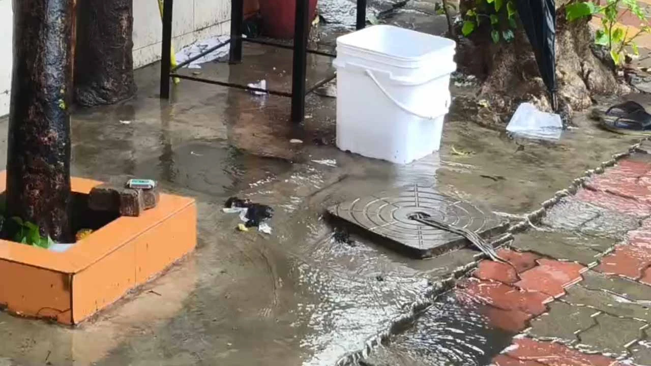 Surat: Sewer line overflows at Varachha temple!