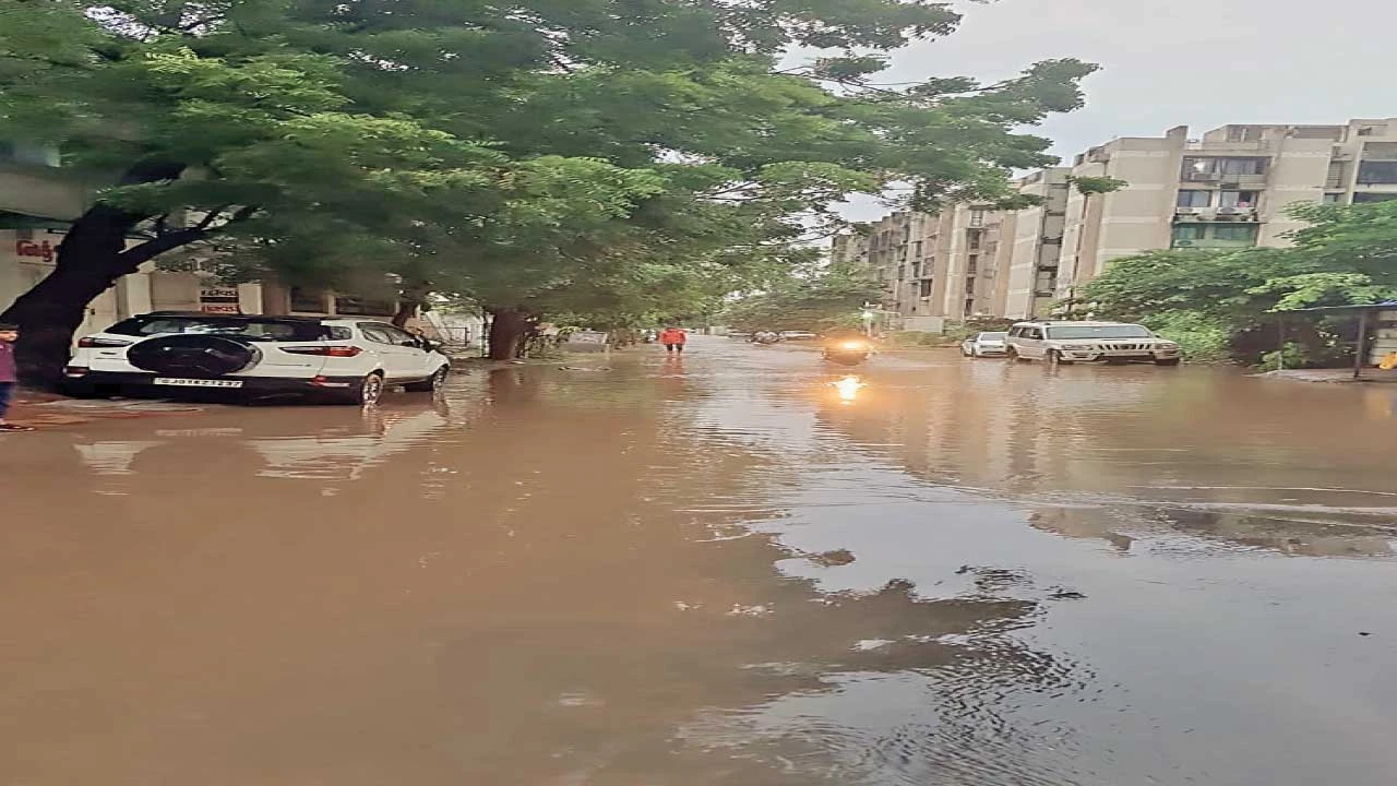 Ahmedabad : સ્માર્ટ સિટીના દાવાઓ વચ્ચે નિકોલની ન્યૂ ઇન્ડિયા કોલોનીમાં નરકાગાર જેવી સ્થિતિ