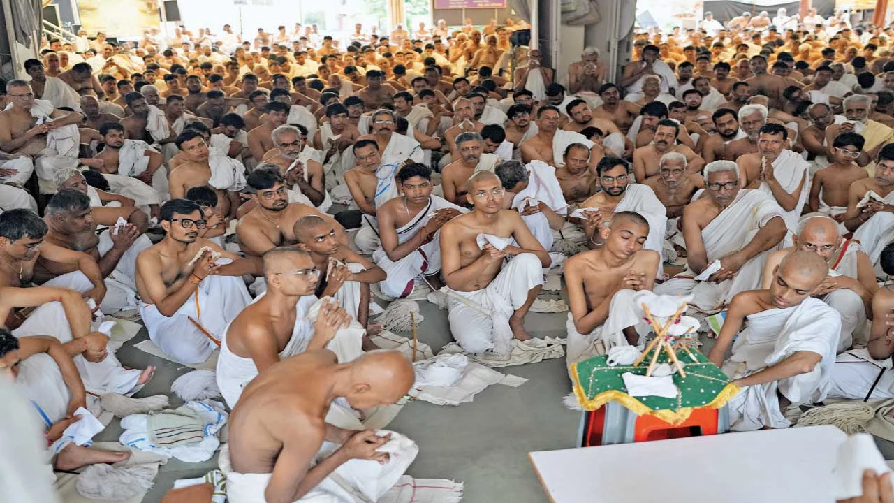 અમદાવાદના જૈન સંઘોમાં ભાવપૂર્વક સંવત્સરી પ્રતિક્રમણ સાથે ક્ષમાપના પર્વની ભવ્ય ઉજવણી