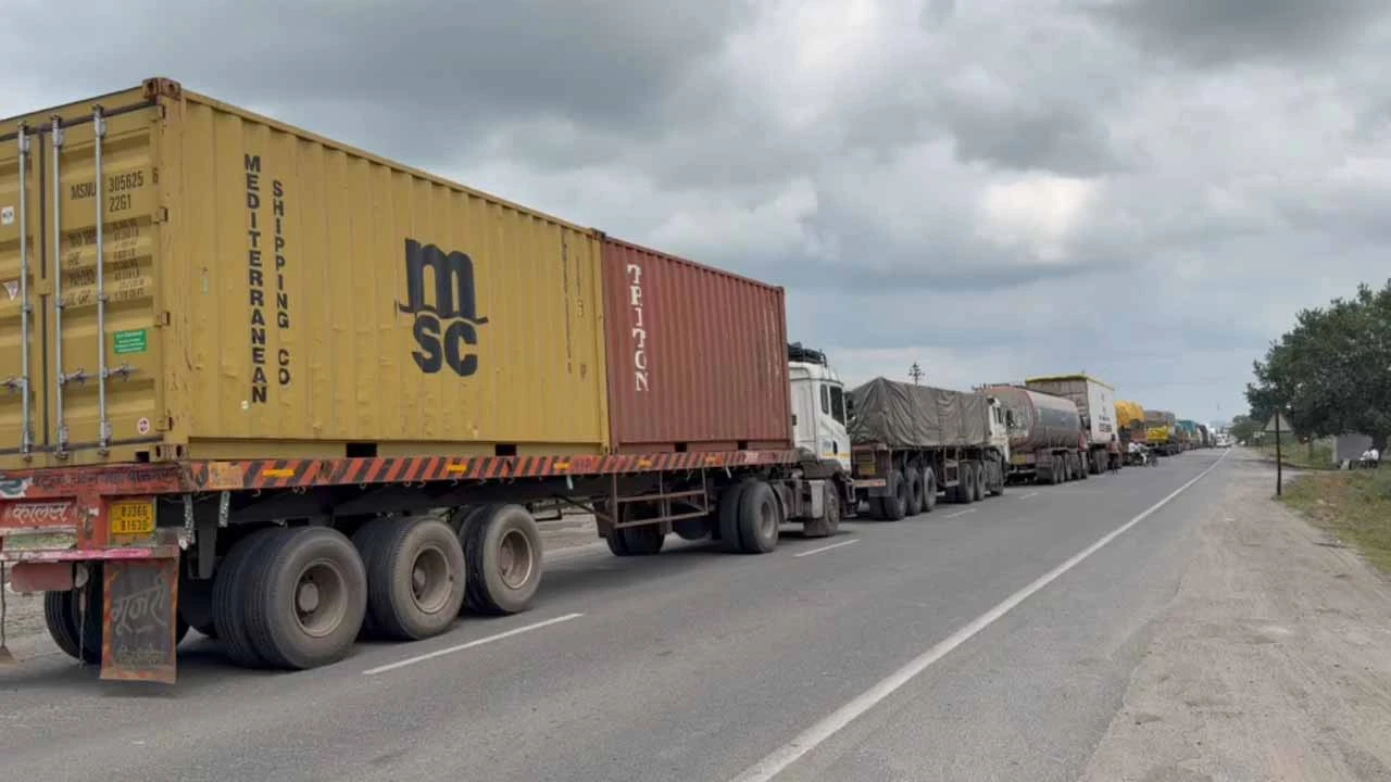 Traffic jam on Kandla Highway in Banaskantha!
