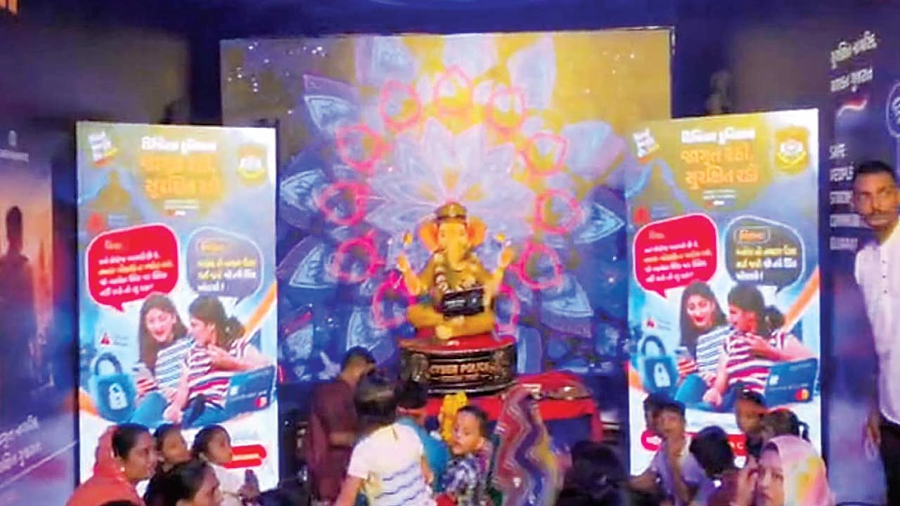 Vadodara: પાદરા પોલીસ દ્વારા સાયબર ગણેશ 2026 દ્વારા જનજાગૃતિની પહેલ