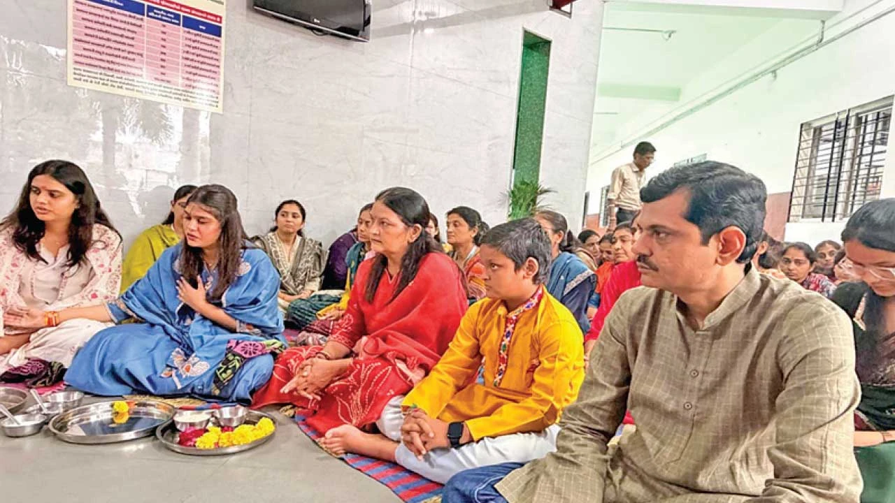 Bharuch: પ્રાર્થના વિદ્યાલય ખાતે દુંદાળા દેવ ગણેશજીની પ્રતિમાનું સ્થાપન કરાયું