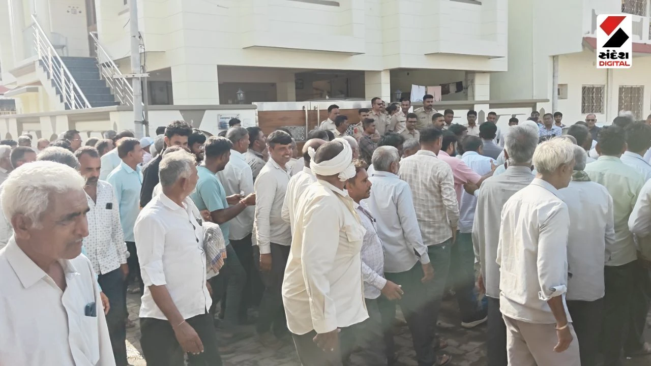 Jamnagar News: Farmers Protest at MLA Raghavjibhai Patel's House Demanding Water for Irrigation