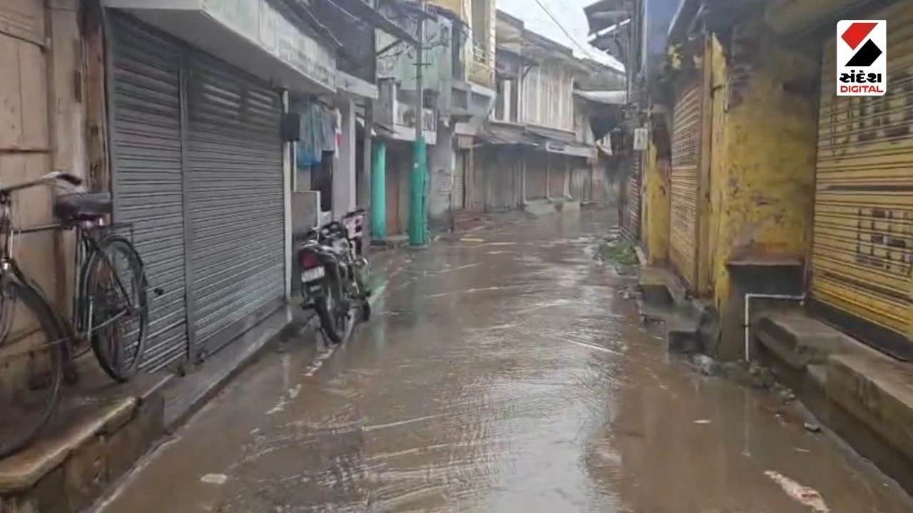 Bharuch Rain Update: Heavy Rain in Amod-Jambusar, Streets Waterlogged, Farmers Rejoice