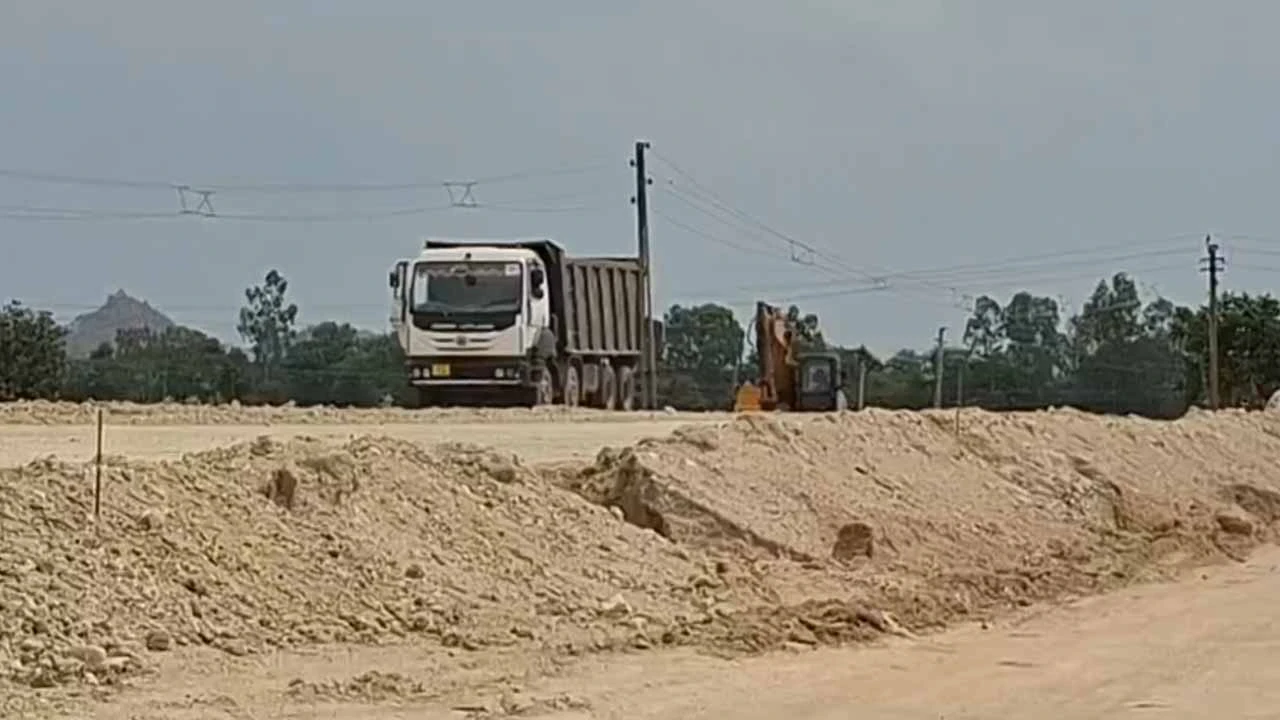 Allegations of sand mining in grazing land in Idar!